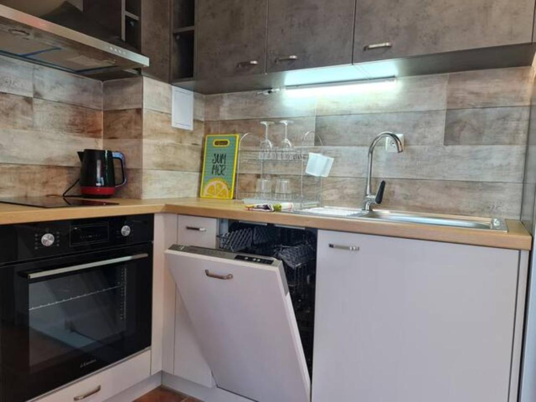 Flora - Beautiful *New* Apartment To The Beach Бургас Екстериор снимка