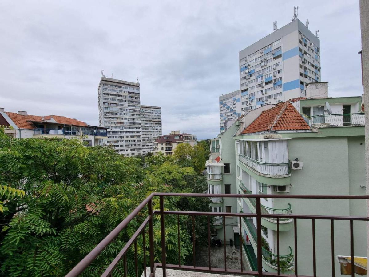 Flora - Beautiful *New* Apartment To The Beach Бургас Екстериор снимка