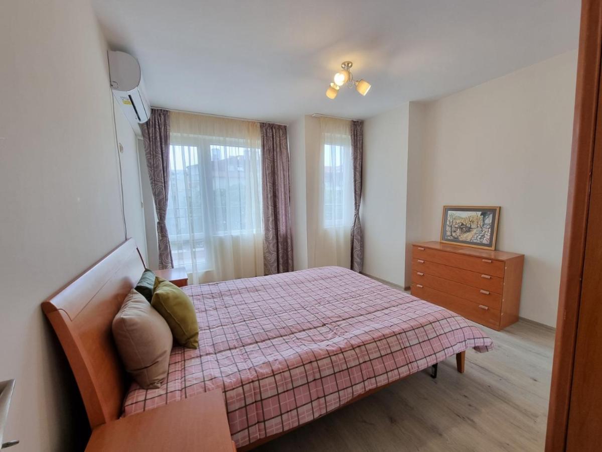 Flora - Beautiful *New* Apartment To The Beach Бургас Екстериор снимка