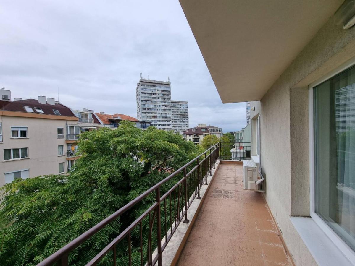 Flora - Beautiful *New* Apartment To The Beach Бургас Екстериор снимка
